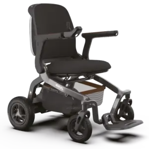 Carrozzina elettrica ErgoConcept BR7L aperta, vista di tre quarti